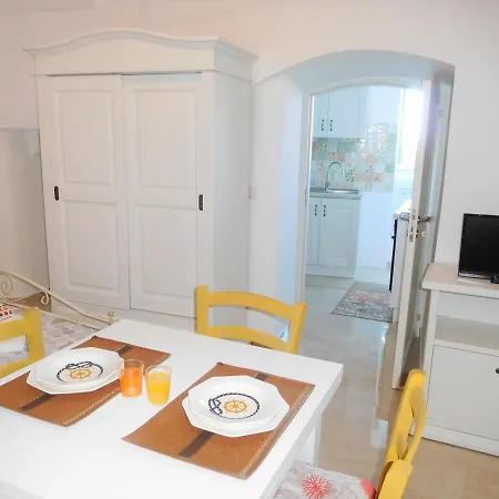 Yellow Elegance Fronte Mare Holiday home *